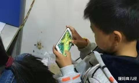 暖妈育儿经|“防沉迷”真能管住孩子？60岁老人凌晨打排位，怀疑是学生作弊