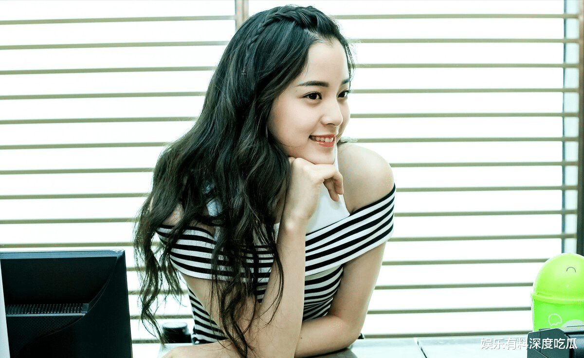 |如何解读欧阳娜娜从清纯走向成熟风的转变？是转型还是蜕变