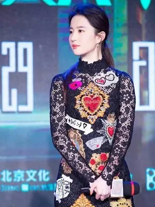 刘亦菲|刘亦菲“天仙人设”翻车，沦为全网笑话？