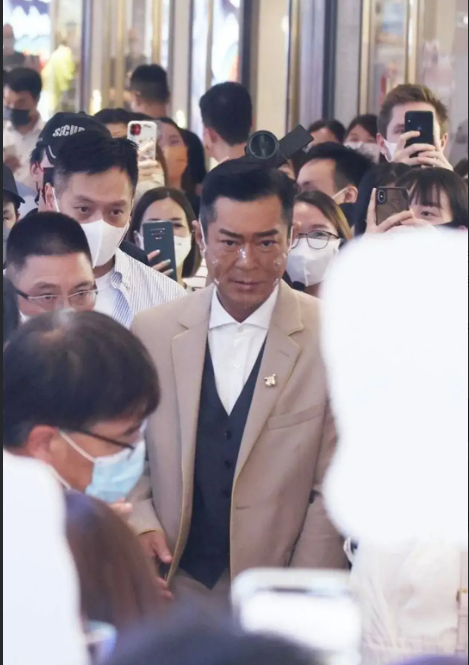 甄子丹|51岁古天乐近照曝光？身材干瘪暴瘦，为减肥一天只吃一顿饭