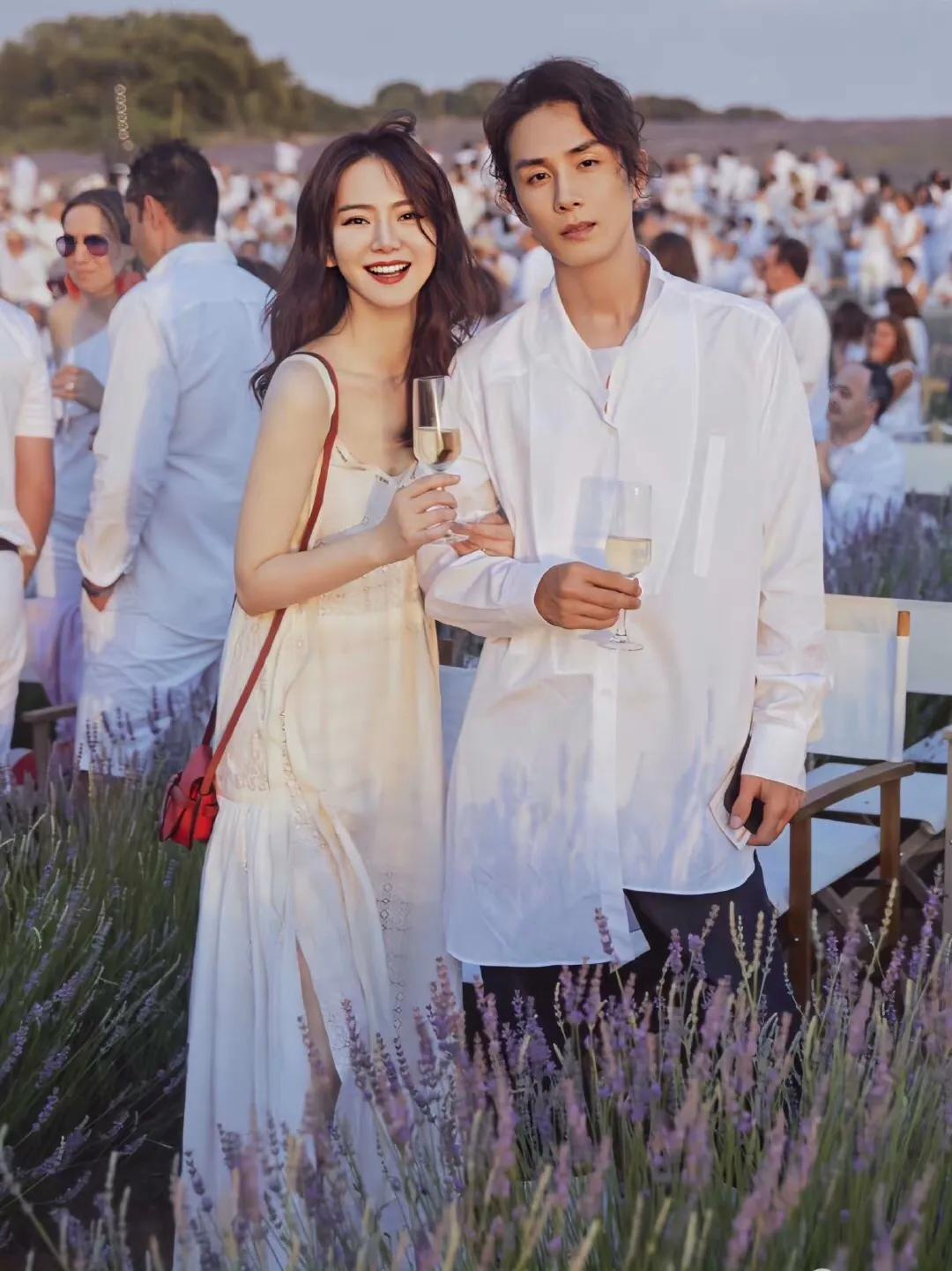 戚薇|戚薇一家三口出游，李承铉紧牵女儿，lucky长腿抢镜公主范十足