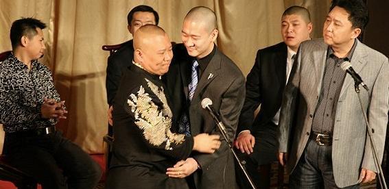 带货|德云逆徒曹金带货翻车，只是穿了一件衣服，被骂的全程不敢抬头