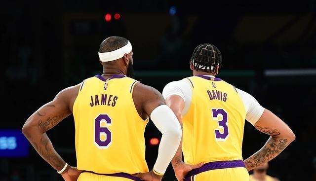 嘟小薯 3巨头46+15，湖人领先勇士6分！詹眉38分暴走，威少2分！库里10+6