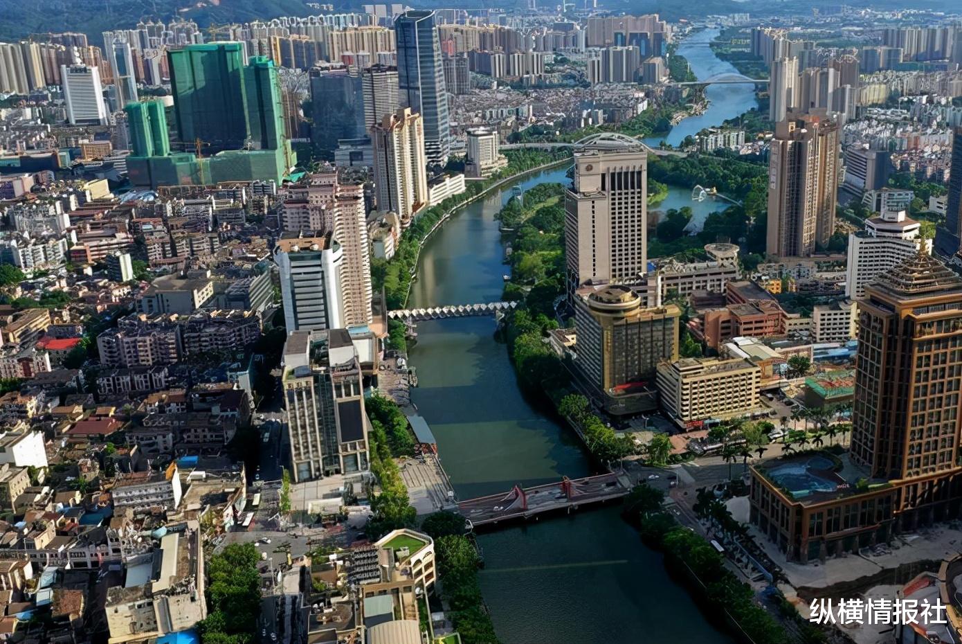 陈卓林|教师辞职进入地产行业，打造740亿市值公司，发家以后他捐出15亿