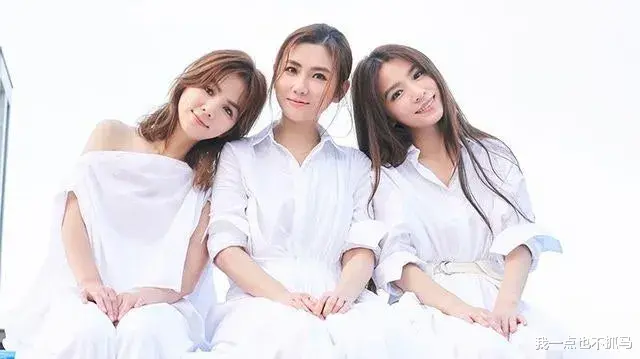 Selina|40岁的她，美到我不敢看