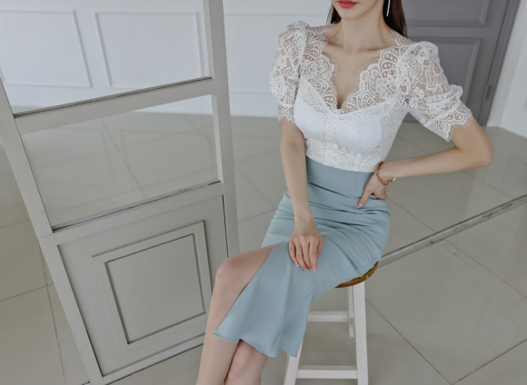 壹品穿搭|女神孙允珠的时尚搭配:冰淇淋梦幻炫蓝暮春花雕衣裙