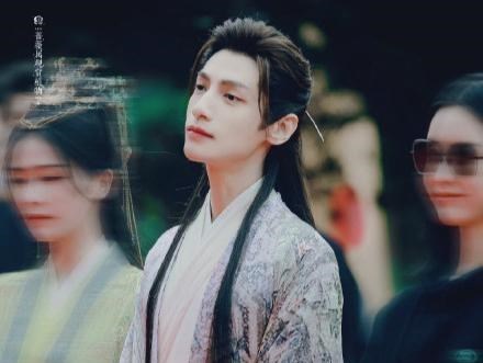 李湘|《长月烬明》真S级制作！开机狂晒物料霸榜热搜，被指开播会爆