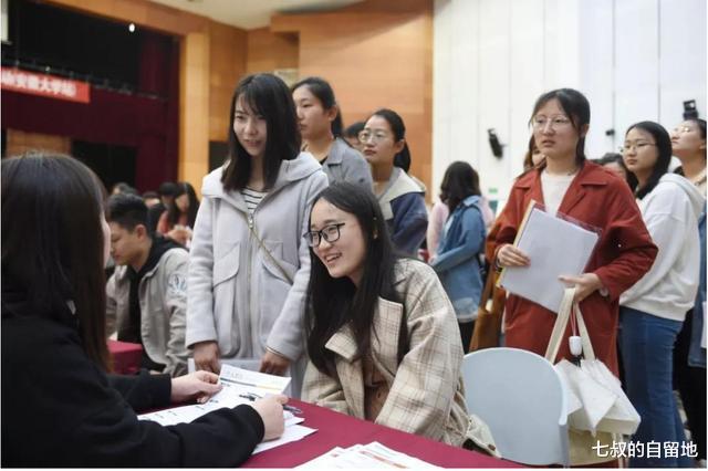校园招聘|校园招聘和社会招聘哪个更好？二者有什么区别？