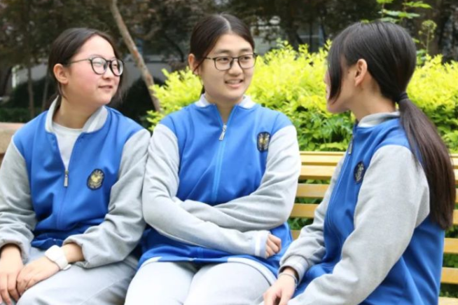 私立学校|同样是高中生，一个上公立高中一个上私立高中，3年后差距明显