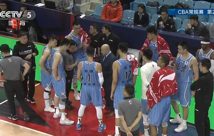 北京男篮|排行乱了！北京11分惨败排名差，两大后卫合砍6分！夺冠热门升第2