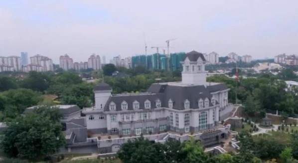 胡静|富婆胡静深夜点3次外卖！吃猪脑花一脸享受，素颜出镜状态似少女