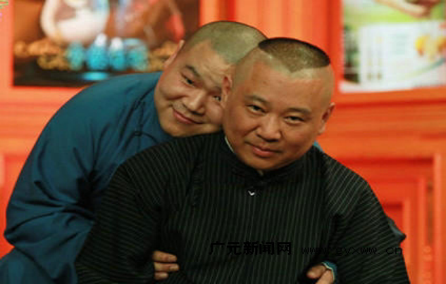 郭德纲|岳云鹏老婆探郭德纲,送一箱茅台几盒月饼走路带风,被赞尊师重道