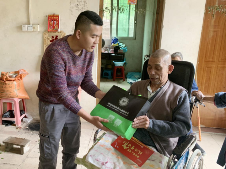 可乐小小兵 清远市印制1.2万张贺卡，为退役军人党员过“政治生日”