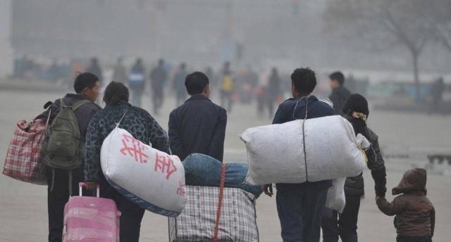 鄂擎彪 “返乡潮”按下“暂停键”，国家6字建议，农民工今年春节这样过