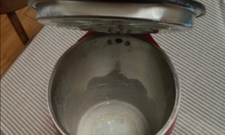 重金属|水壶不管有水垢多厚，用这妙招会清理得很干净，太实用了！