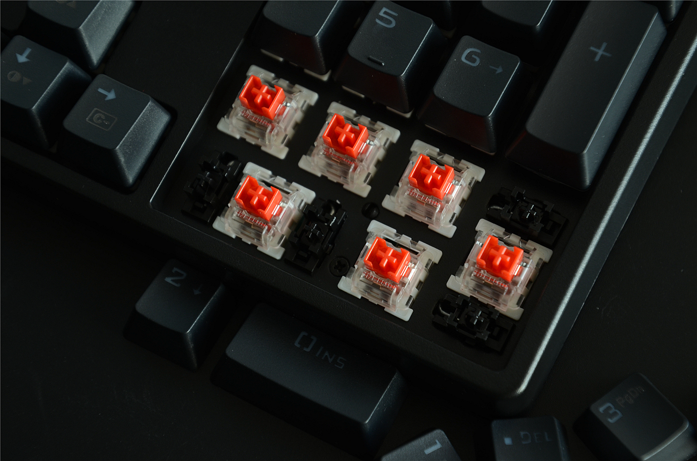 |可换轴+RGB+多媒体键来搅局,超频三GI801机械键盘DIY挺好玩