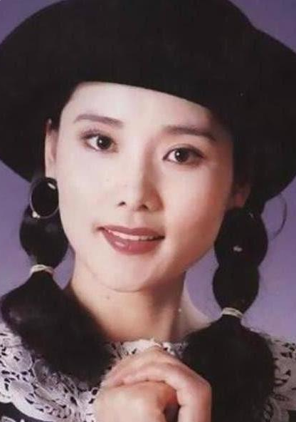 何赛飞|因长得太美无人敢追，父亲因她至今未娶，她的魅力究竟有多大？