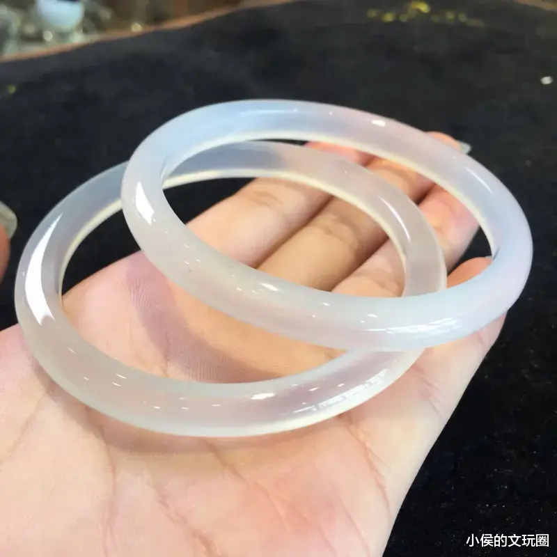 紫罗兰翡翠|老人梭哈养老金买的一块玉，鉴定之后气的站不稳，可悲！