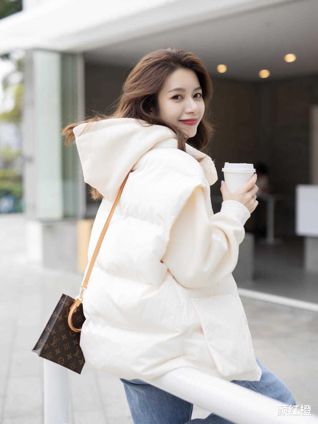 颜红橙|这才是“马甲”的正确穿法，保暖又洋气，几种搭配让你气质翻倍