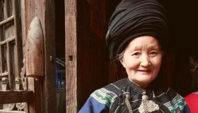 杨炳莲|以美貌出名的压寨夫人，用电脑还原18岁的模样，让网红脸惭愧