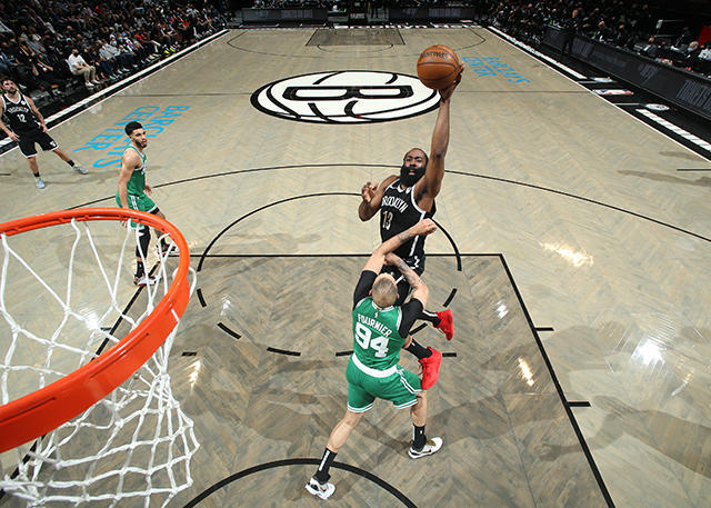 籃網(wǎng)隊(duì)|82+27+10！籃網(wǎng)三巨頭統(tǒng)治下半場，杜登創(chuàng)紀(jì)錄+阿杜墊腳惡犯