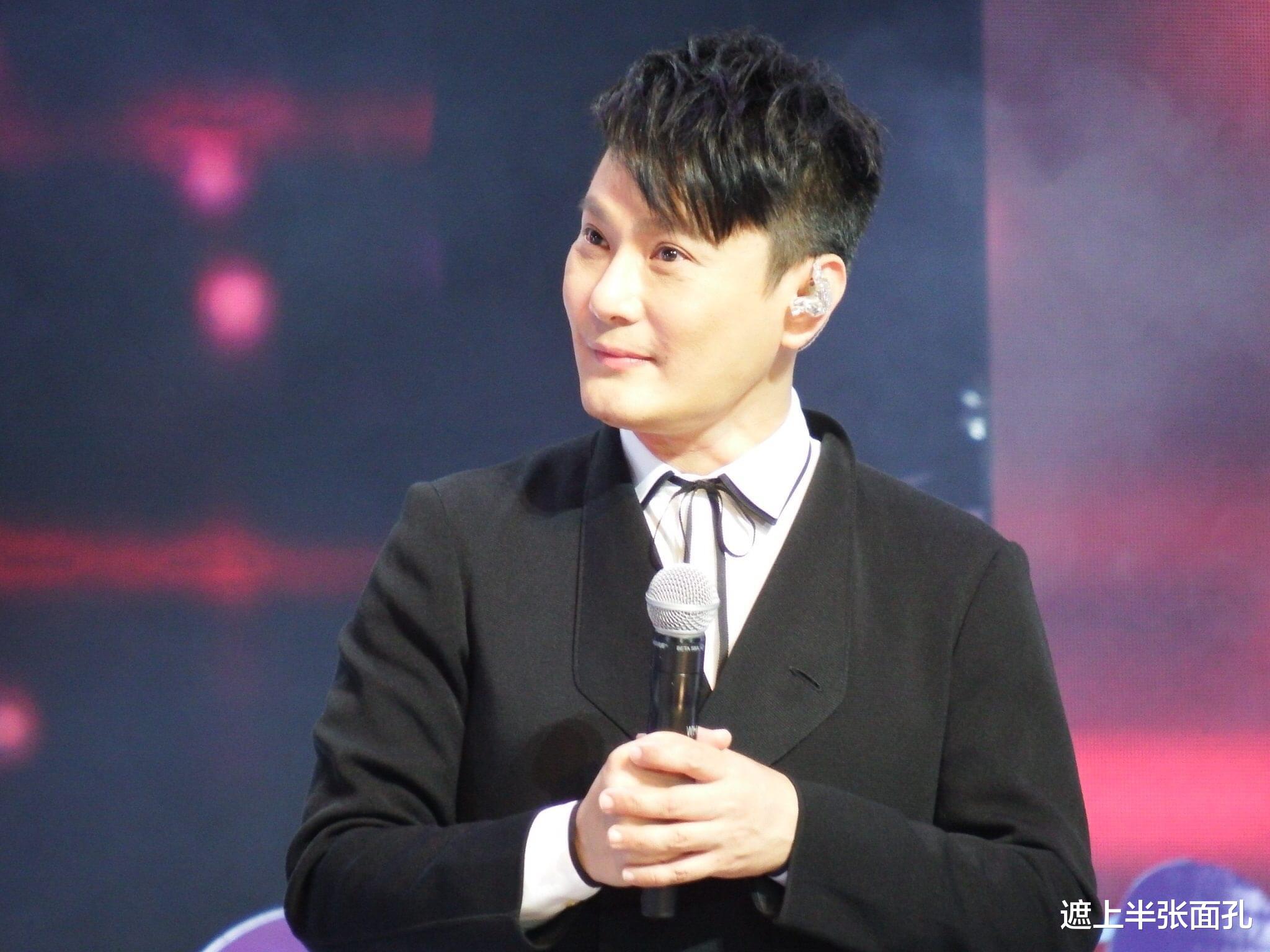 张信哲|受代言风波影响，张信哲退出东方卫视跨年晚会，观众不接受