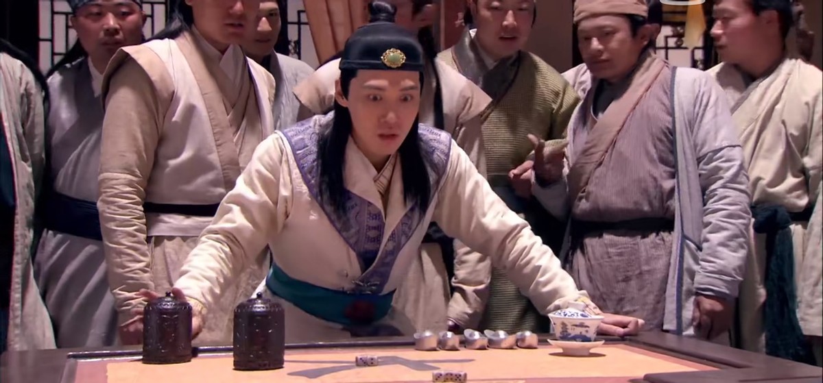 潘粤明|积压8年，开播就成飙升榜第二，潘粤明一出手就国产剧带来了王炸