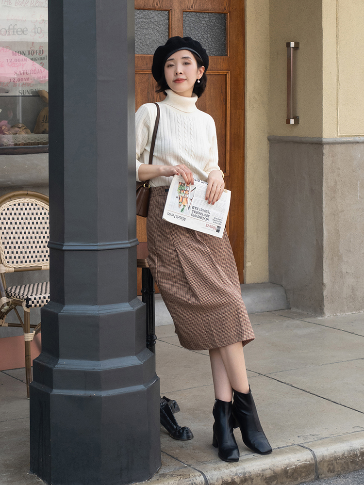 何有强 说实话，你低估了针织毛衣！这几种搭配高级又保暖，适合40岁女人