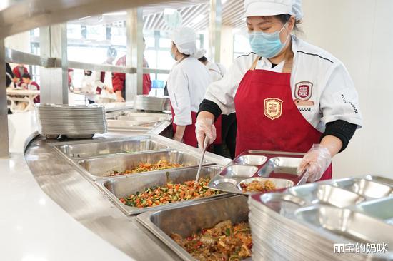 丽宝的妈咪|当代大学生的花钱模式,“先线上后线下”,怀揣现金却在“破产边缘”