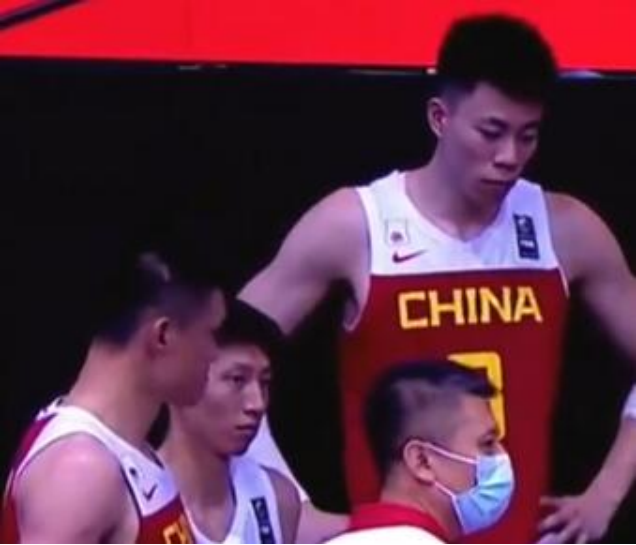 胡明轩|暂停期间杜峰狂喷众人，张镇麟吓懵，胡明轩稳如老狗！