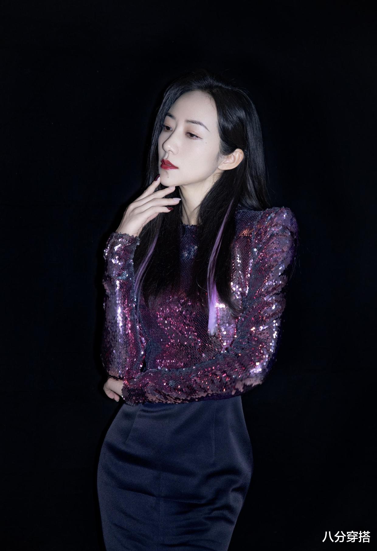 八分穿搭|韩雪又穿火了“条纹衬衫”，配黑色蕾丝半身裙精致时髦，优雅大方