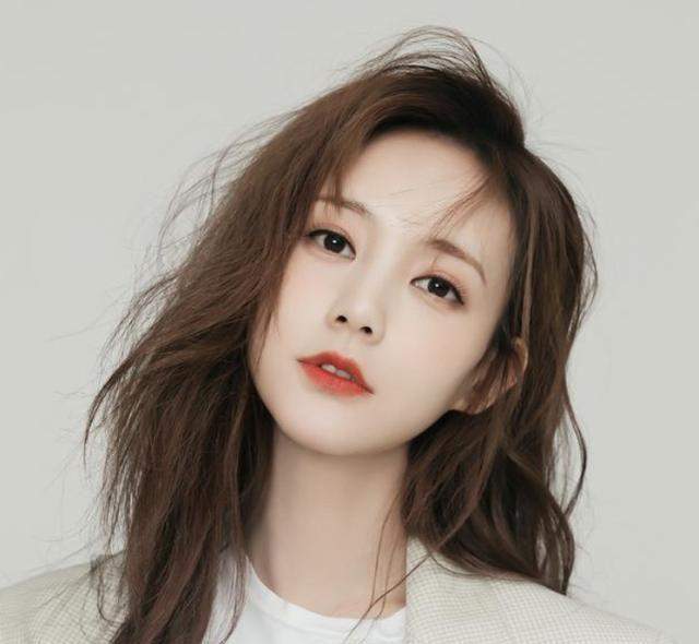 冯绍峰|她是赵丽颖的替身，趁颖宝怀孕期间狂拍15部女主，如今是当红小花