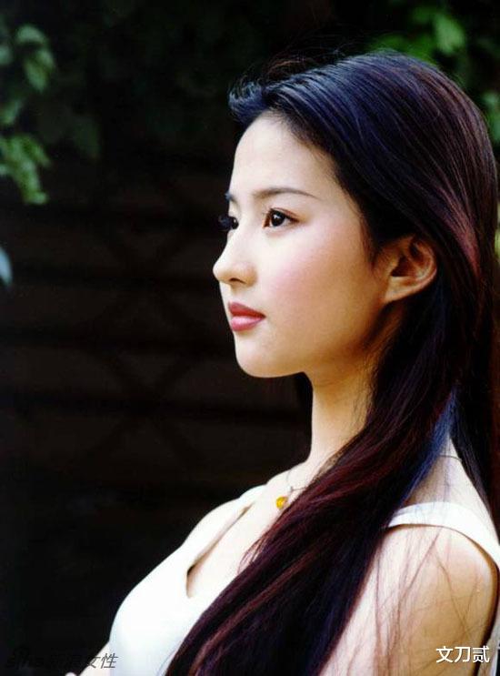 刘亦菲|33岁的刘亦菲，走到今天该怪谁呢？成于干爹败于自己