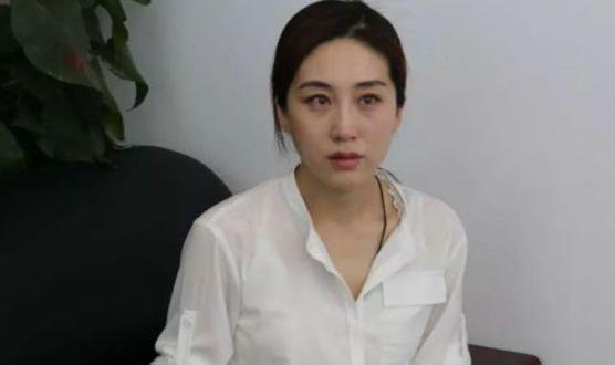 任嘉伦|“豪门惨剧”周美毅:在母亲葬礼上被离婚,丈夫带小三上门夺子