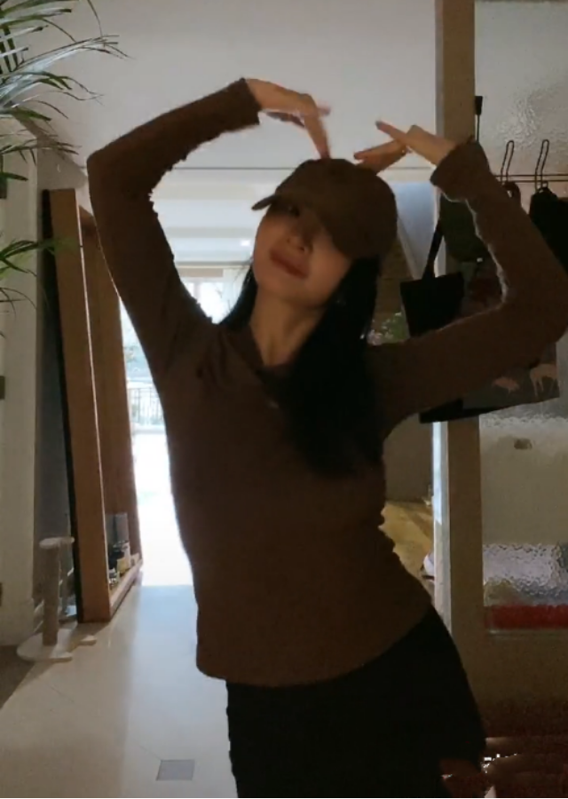 熊乃瑾|熊乃瑾携高帅男子健身会友，情到浓时献香吻，曾扬言看不上王宝强