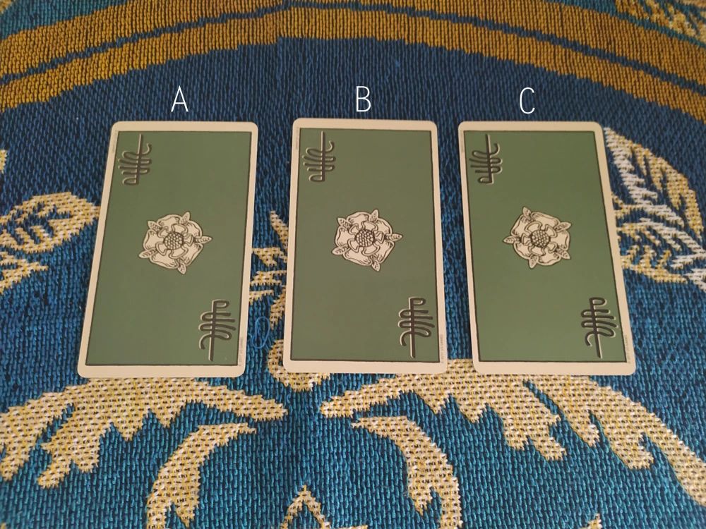 方玉思辰说塔罗|塔罗：爱他，还想跟他在一起，这段关系还值得继续坚持下去吗？