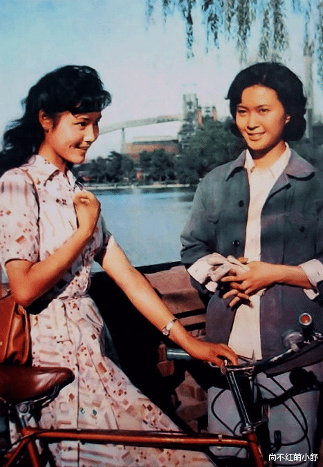 尚不红萌小舒 小萝卜头“方舒”:年轻时秀雅又时髦,如今64岁容貌却焦虑不敢认