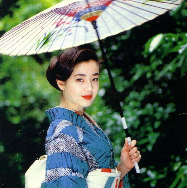 小泽真珠|日本昭和十大美人:小泽真珠、泽口靖子、中森明菜,个个不输港星