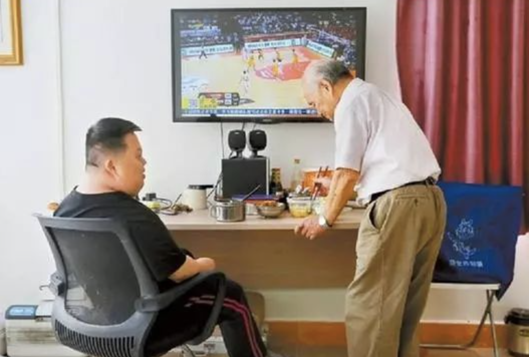 欢乐颂|“天才指挥家”舟舟：爆红背后是一场资本骗局