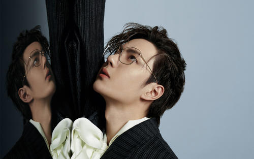 王一博|继《风起洛阳》后，王一博又携一部新剧来袭，女主是个00后小花