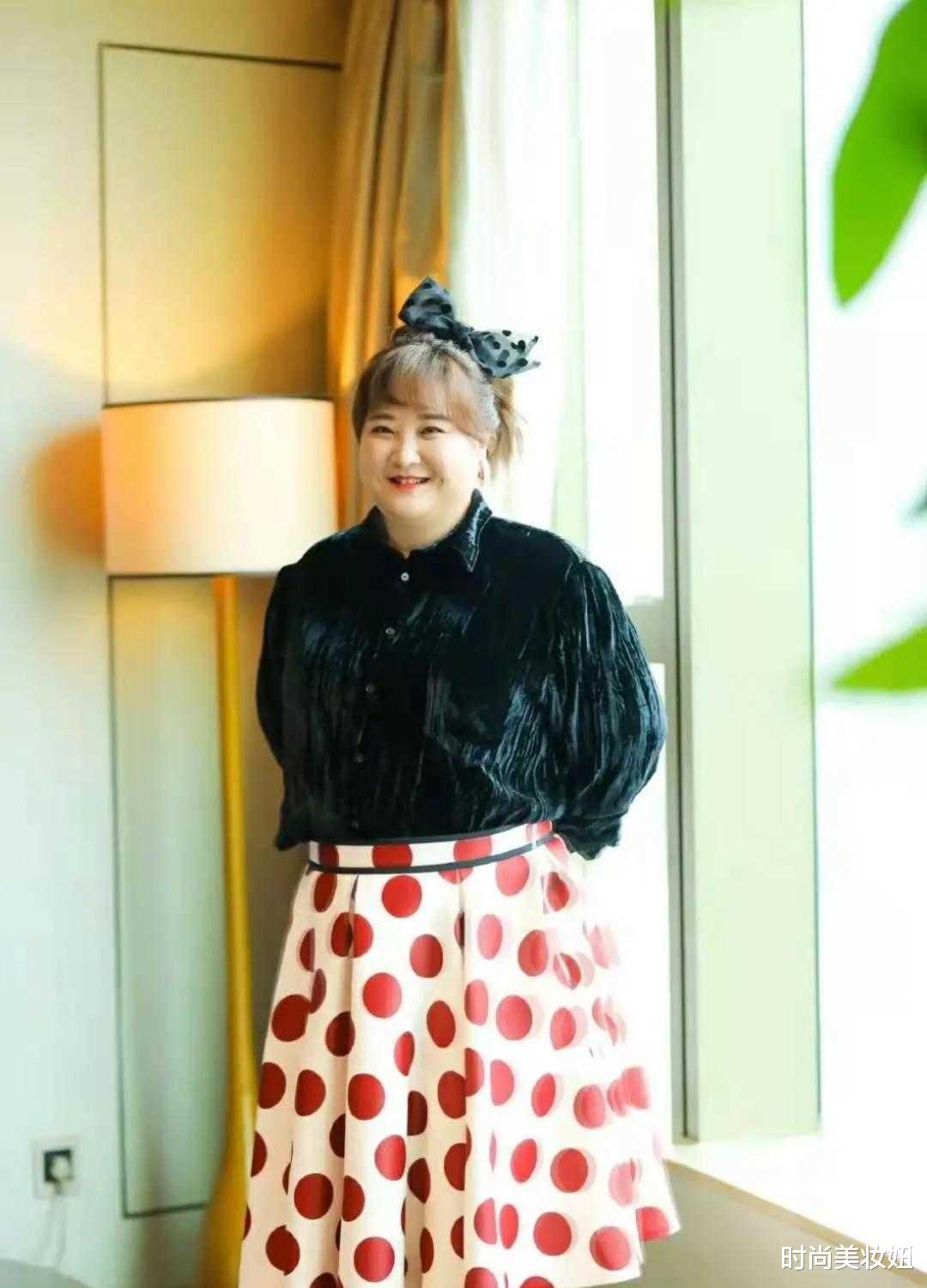 贾玲|在路人镜头下的贾玲太胖了，穿运动服看着有180斤，真该减肥了