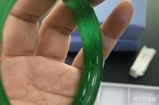 翡翠|翡翠的另类鉴定方法：靠肉眼看颜色鉴定翡翠真假！