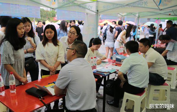 穿衣搭配|校招和社招差别不止一星半点，各种待遇大不同，别等被坑了才后悔