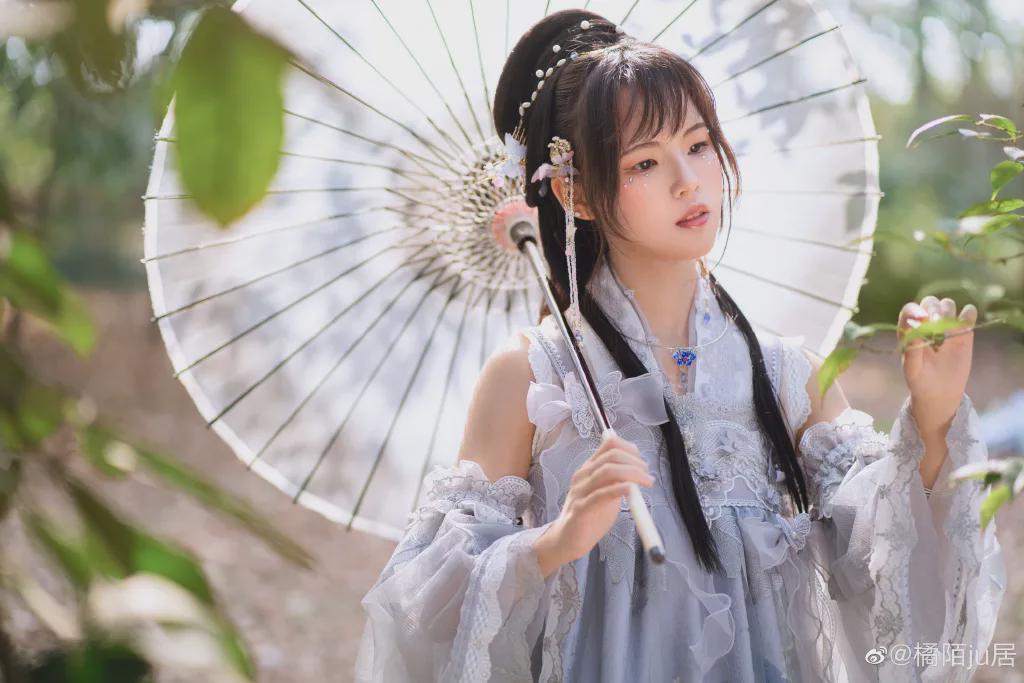 陈佳佳|Lolita：神明有一片星辰大海，藏在少女的发梢和裙摆里