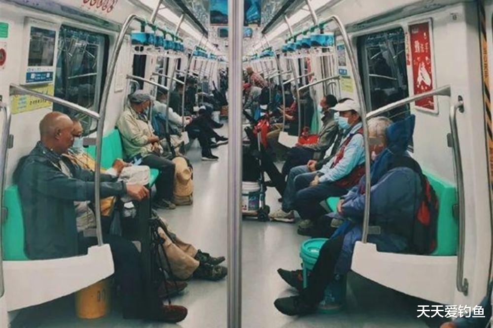 |南京钓鱼老大爷才是钓鱼人“典范”，要多恩正有多恩正，摆的一米