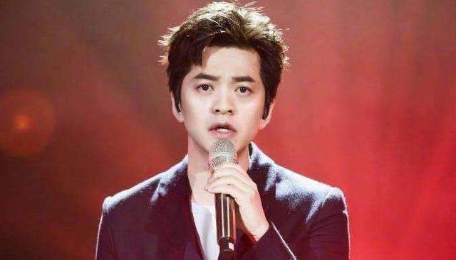 李健|李健：娶了10岁认识的女孩，恩爱17年至今丁克