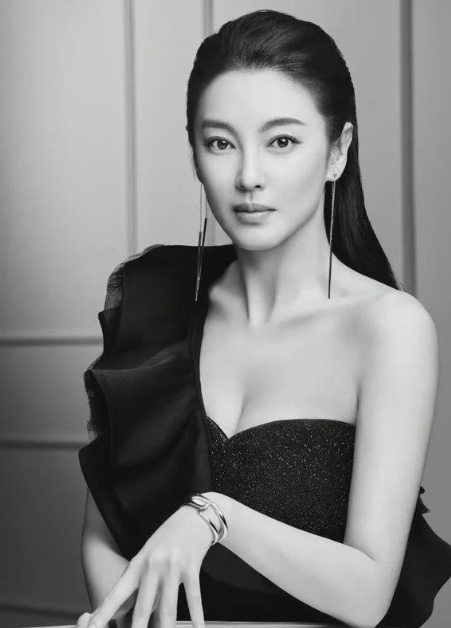 张雨绮|“长相很老，年纪却很轻”的明星，你若猜出他们的年龄，算我输！