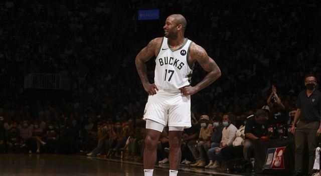 清浅微笑的我|1天3消息！塔克或离开雄鹿，湖人追逐洛瑞，小丁下赛季确定复出