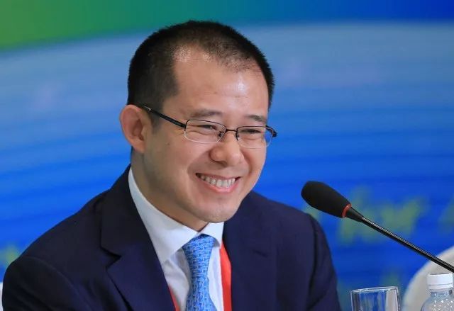 刘炽平|人生赢家！打工皇帝身价百亿，年薪高达4亿多，岳父也是亿万富豪