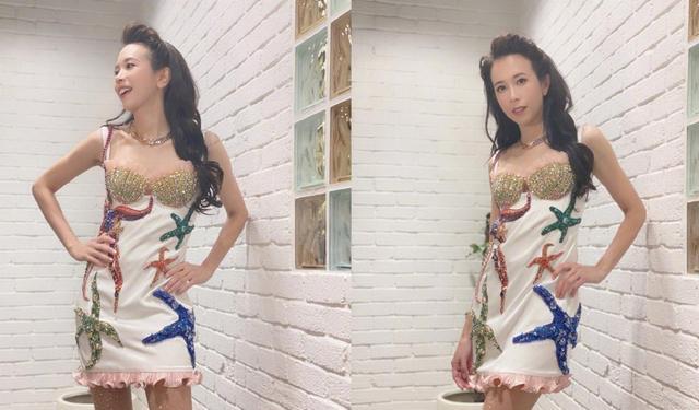 莫文蔚|51岁莫文蔚胆真肥，穿钻石“情趣袜”配吊带裙，这身材娱乐圈少见